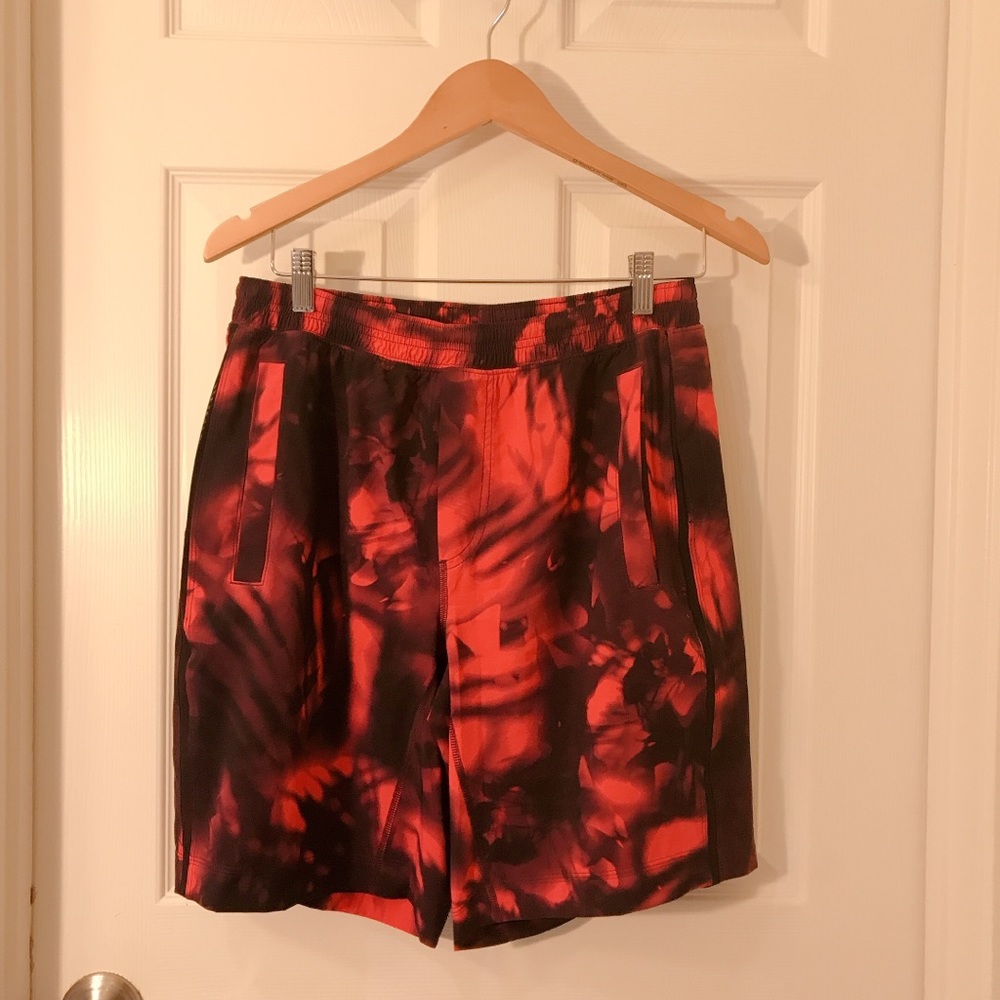 MENS LULULEMON SHORTS SIZE M